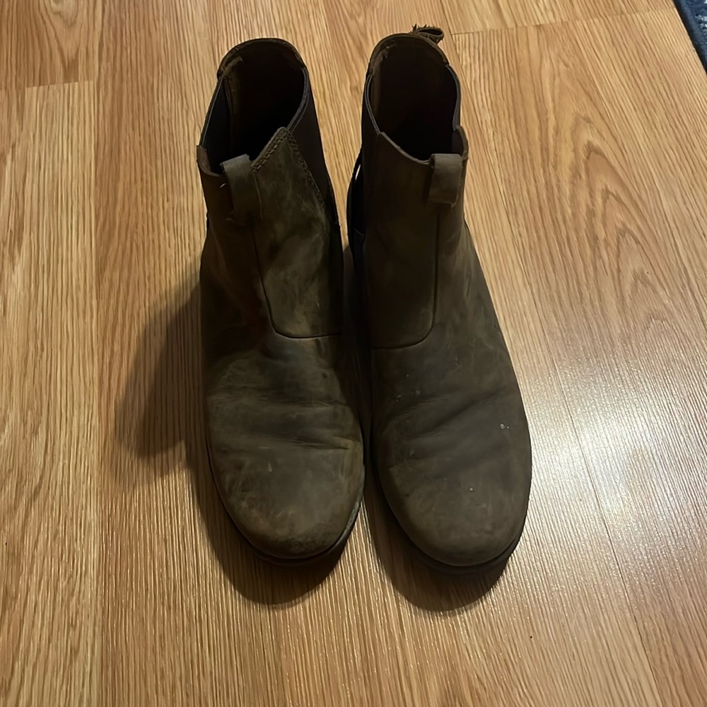 Great condition Reva Chelsea style boots.